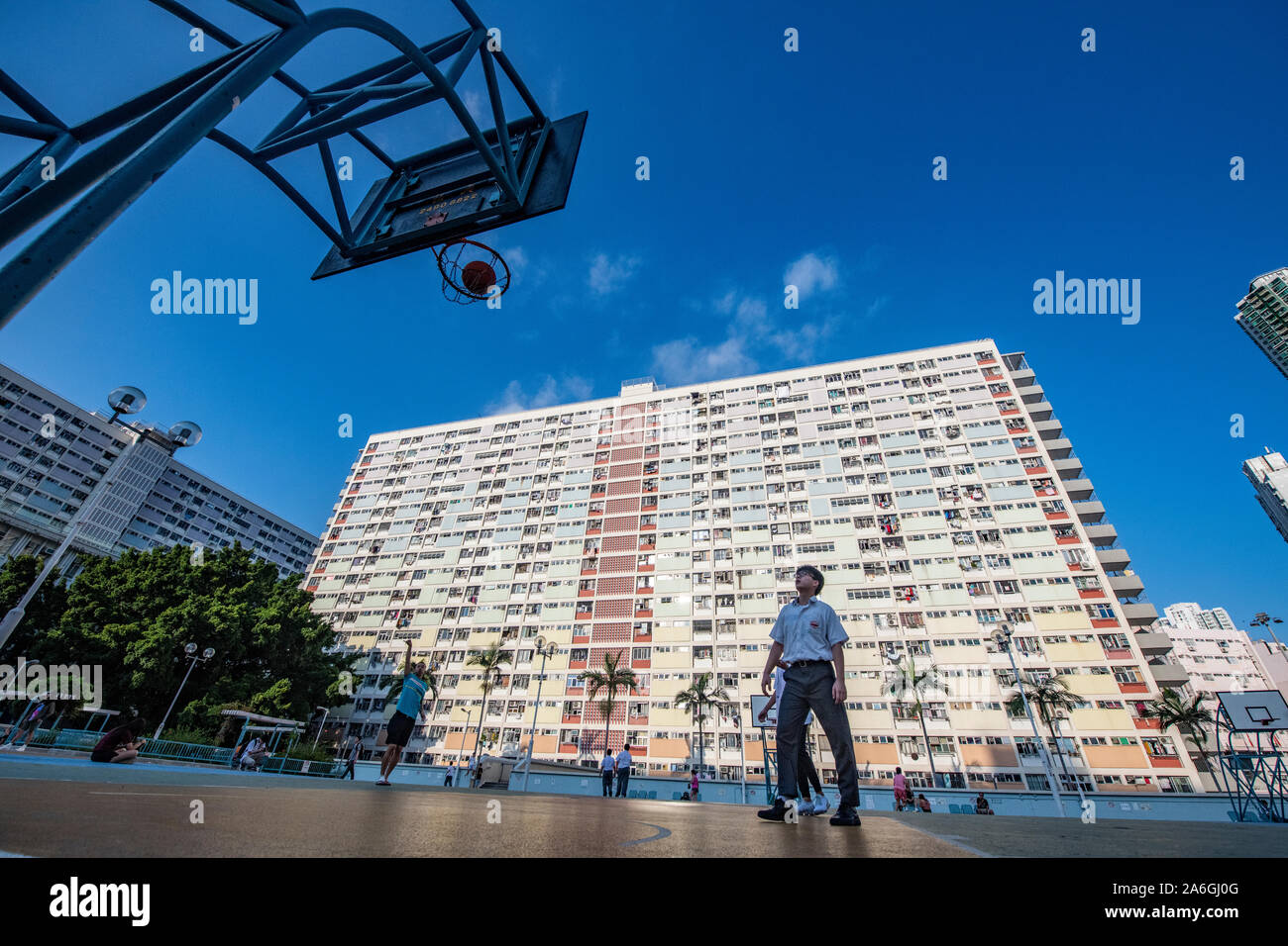 Shooting basket ball hoops in the Choi Hung Estate in Hong Kong Stock Photo