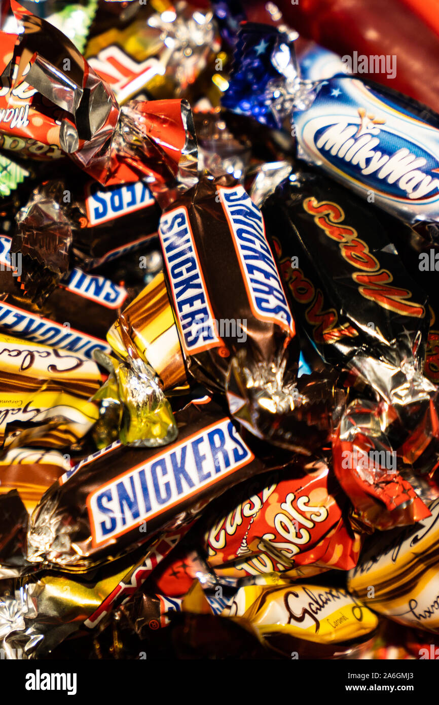 Mars celebrations, chocolates in mini sizes and varieties, mars, snickers,  bounty, galaxy, milky way, maltesers, twix Stock Photo - Alamy