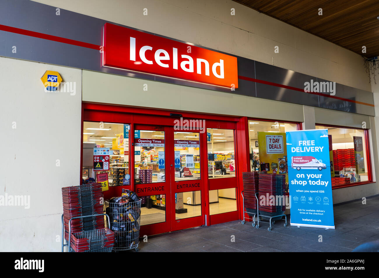 Iceland food retailer exterior shop hi-res stock photography and images