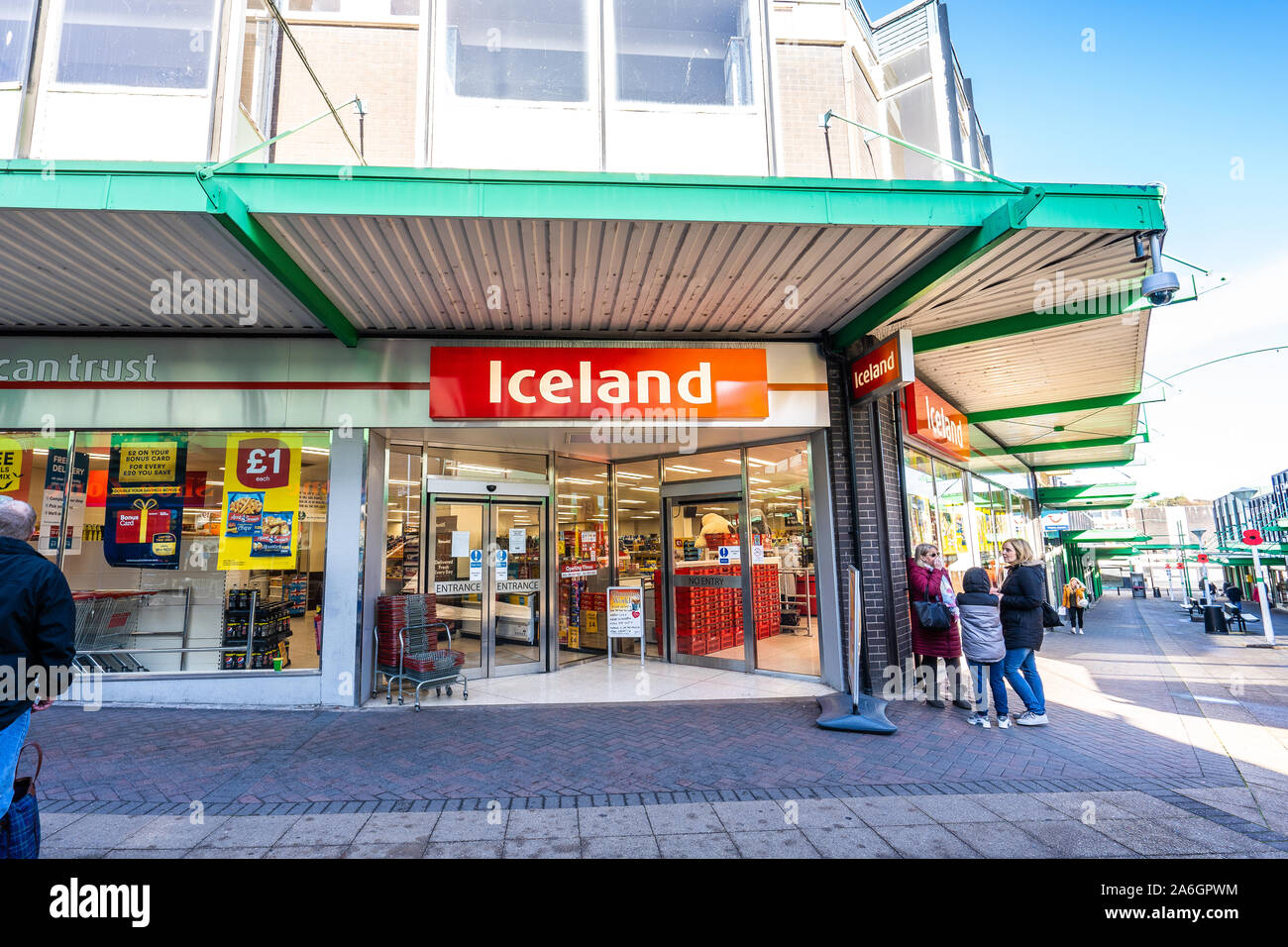 Iceland food retailer exterior shop hi-res stock photography and images