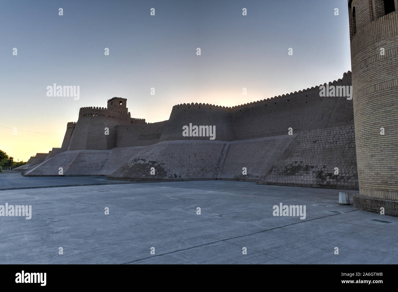 Wall of Itchan Kala (Ichon Qala) - Khiva (Chiva, Heva, Xiva, Chiwa, Khiveh) - Xorazm Province - Uzbekistan - Town on the silk road in Central Asia. Stock Photo