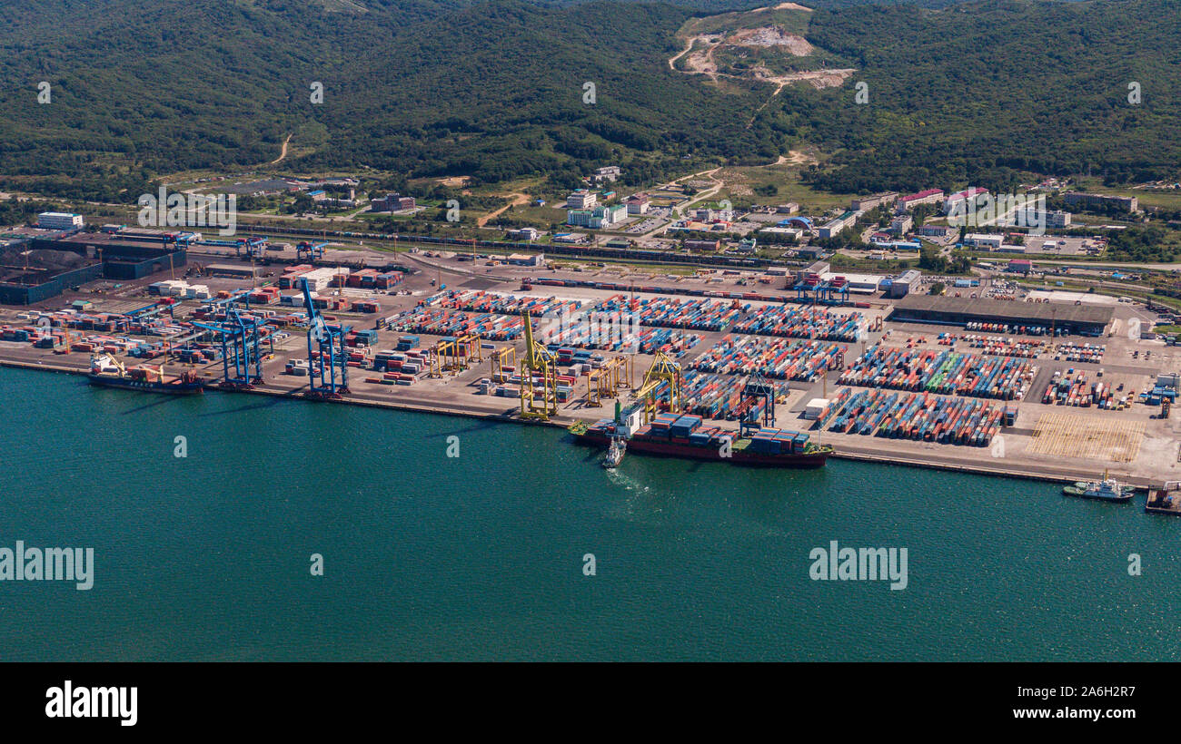 Nakhodka, Russia-August 2019: container terminals in Nakhodka port. port  Nakhodka in Russia, coal, oil, containers, wood and metals Stock Photo -  Alamy
