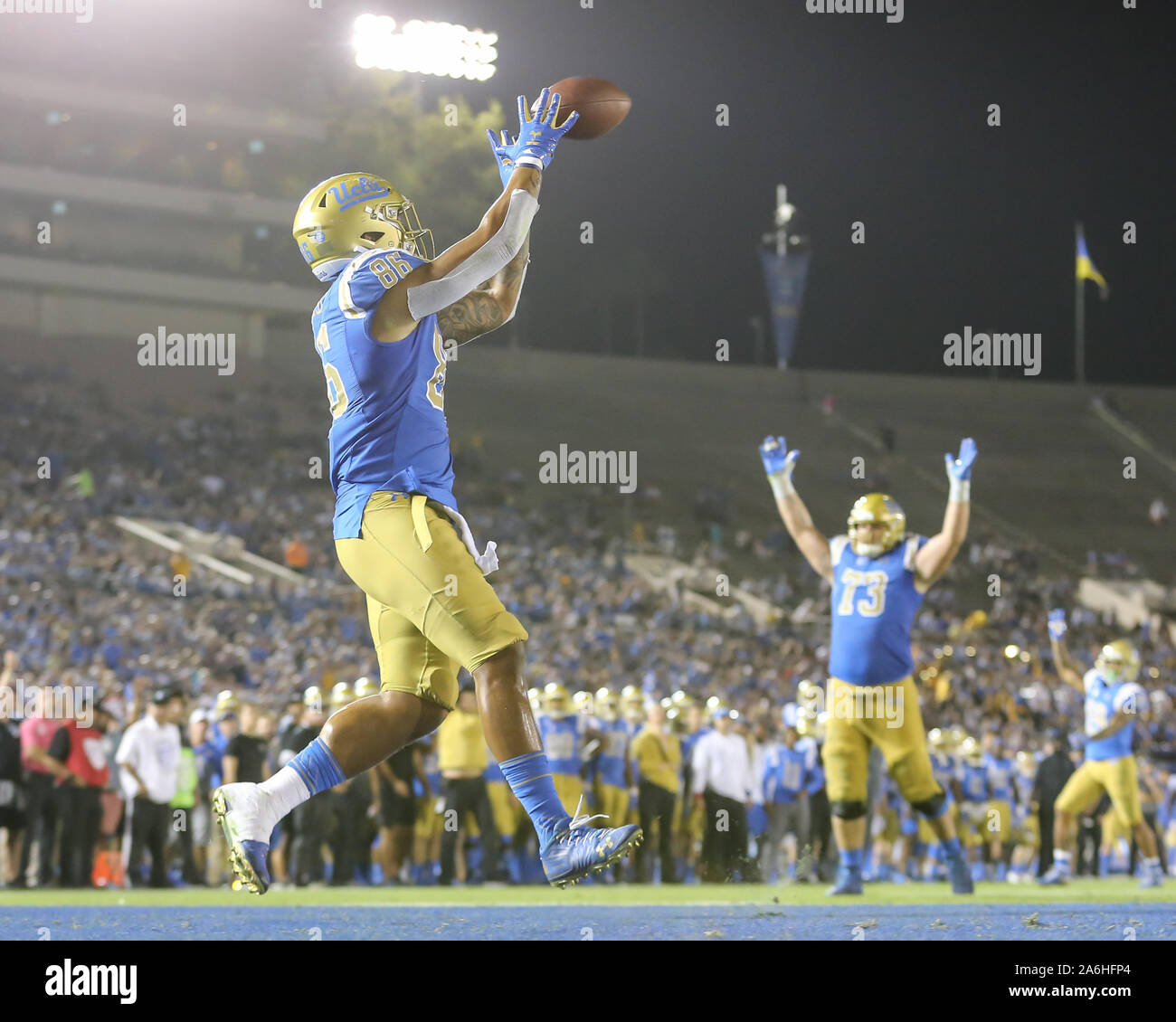 Pasadena CA. 26th Oct, 2019. UCLA Bruins tight end Devin Asiasi #86 catches a touchdown during the Arizona State vs UCLA Bruins at the Rose Bowl in Pasadena, Ca. on October 26, 2019 (Photo by Jevone Moore). Credit: csm/Alamy Live News Stock Photo