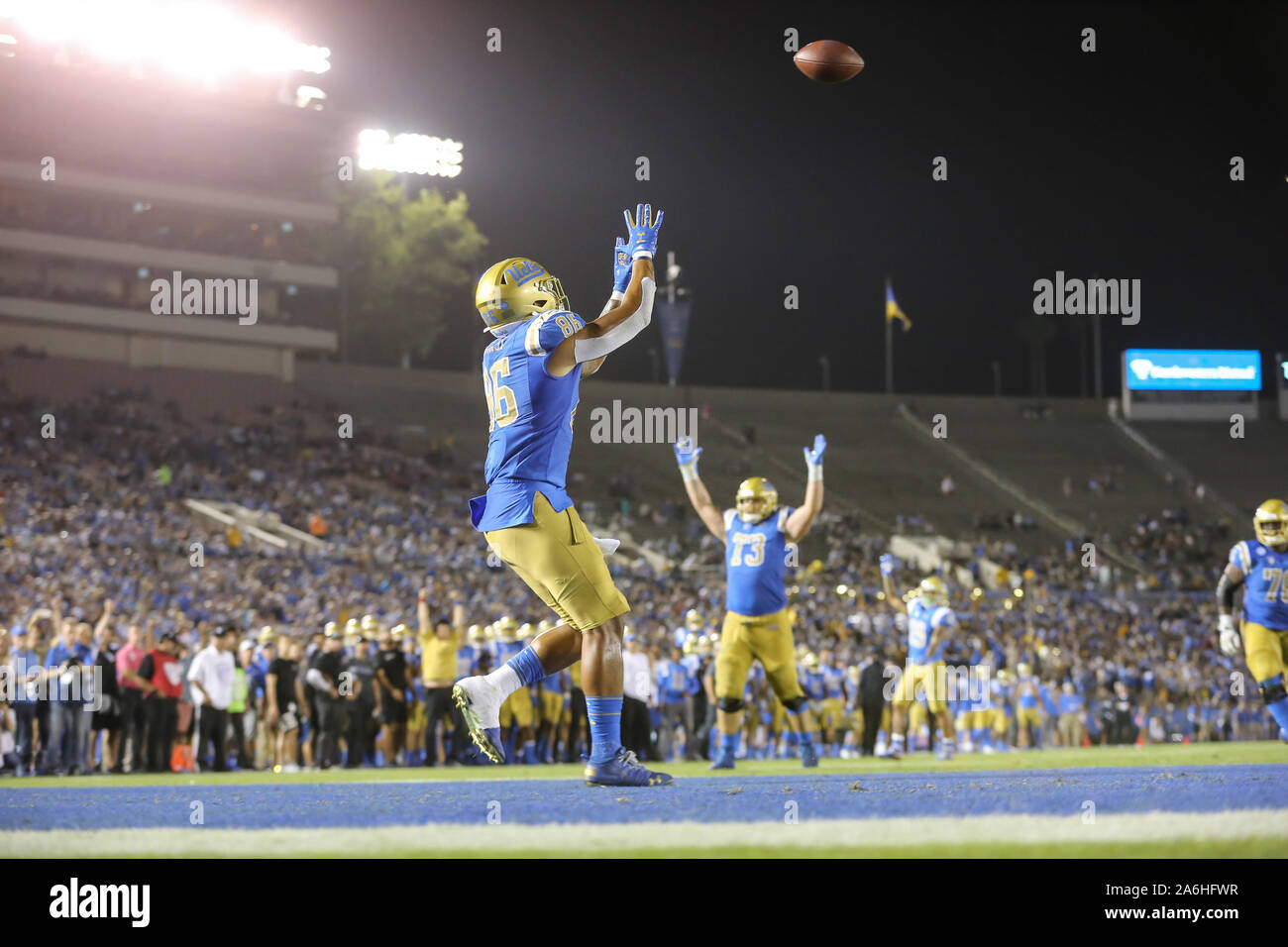 Pasadena CA. 26th Oct, 2019. UCLA Bruins tight end Devin Asiasi #86 catches a touchdown during the Arizona State vs UCLA Bruins at the Rose Bowl in Pasadena, Ca. on October 26, 2019 (Photo by Jevone Moore). Credit: csm/Alamy Live News Stock Photo