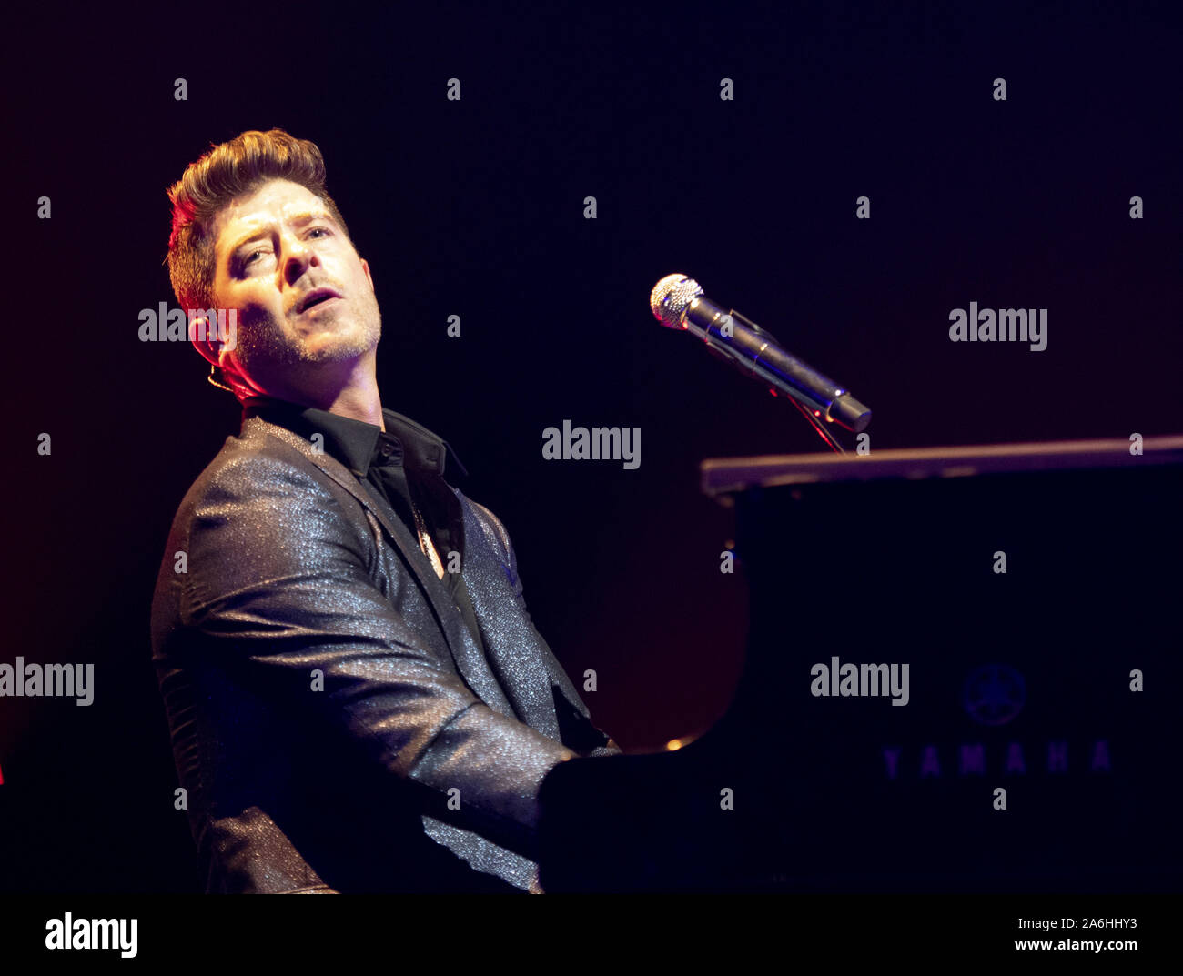 Robin s singer hi-res stock photography and images - Alamy