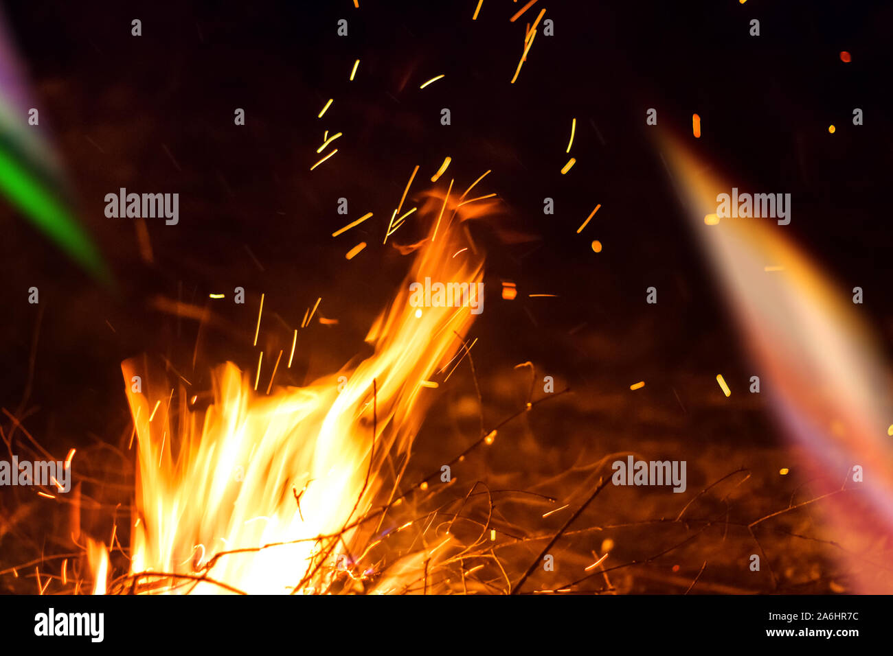 Dragon spark hi-res stock photography and images - Alamy