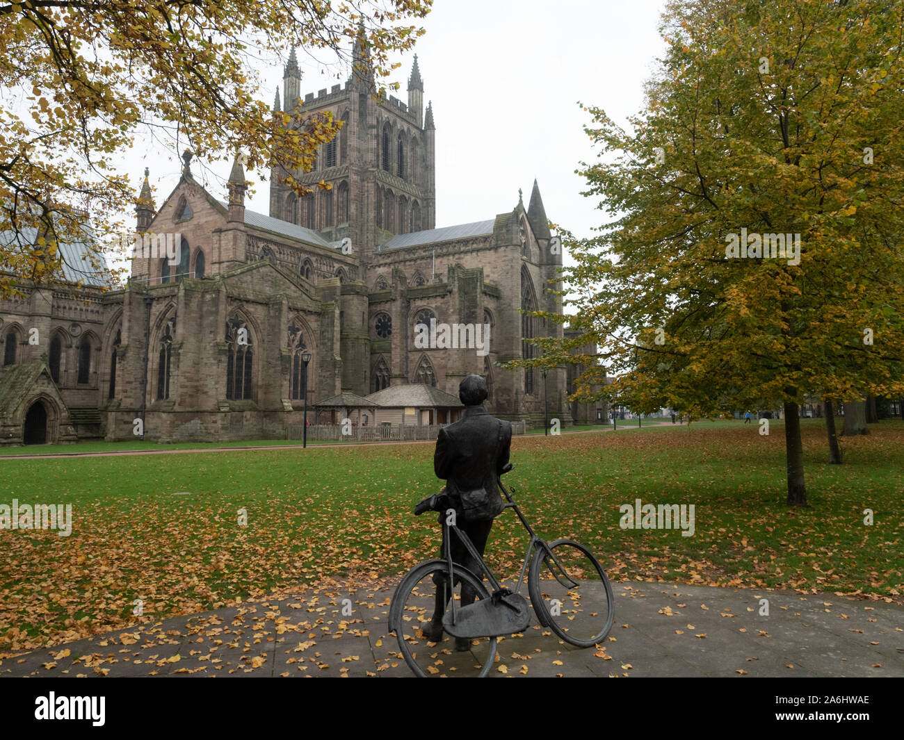 Hereford Cathedral, statue of Elgar Stock Photo Alamy