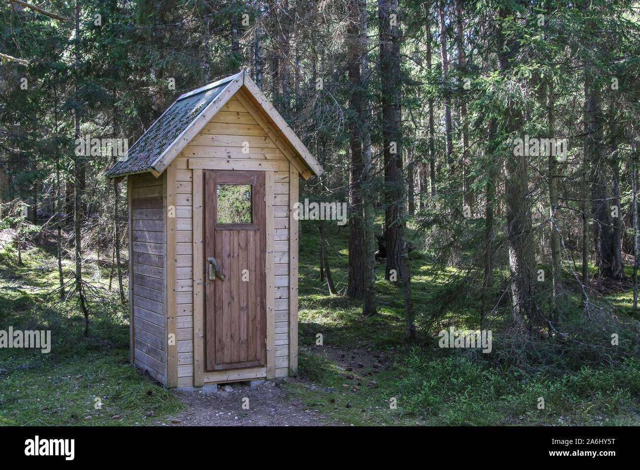 Outside privy (outhouse toilet) on RMK campsite on the Baltic sea coast is seen in Meiuste, Saaremaa Island Estonia, on 29 April 2019 Free of charge RMK campsites are set up for hikers and others travelling through the wilderness in Estonia. As a rule, they are located far from public roads and away from human settlement. Campsites are equipment with free firewood, fireplaces and toilets. © Michal Fludra / Alamy Live News Stock Photo
