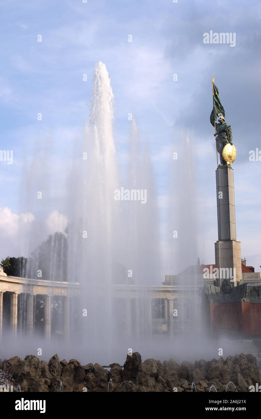 Fountain and Red Army monument Schwarzbergplatz Vienna Austria Stock Photo