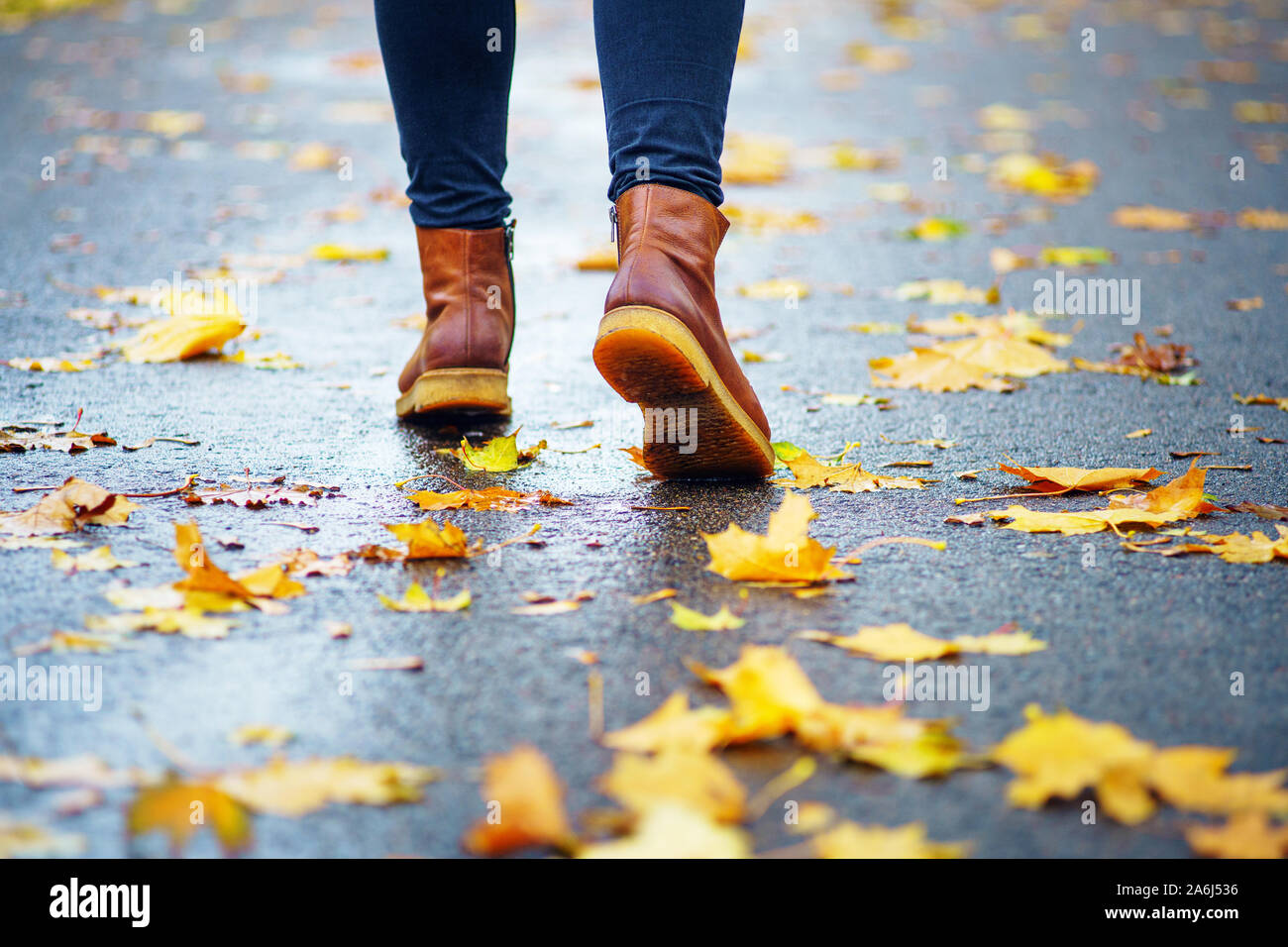 good shoes for walking in the rain