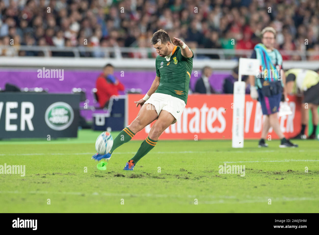 Yokohama, Japan. 27th Oct, 2019. Handre Pollard of South Africa kicks the ball during the Rugby World Cup semi-final match between Wales and South Africa in Kanagawa Prefecture, Japan, on October 27, 2019 Credit: European Sports Photographic Agency/Alamy Live News Stock Photo