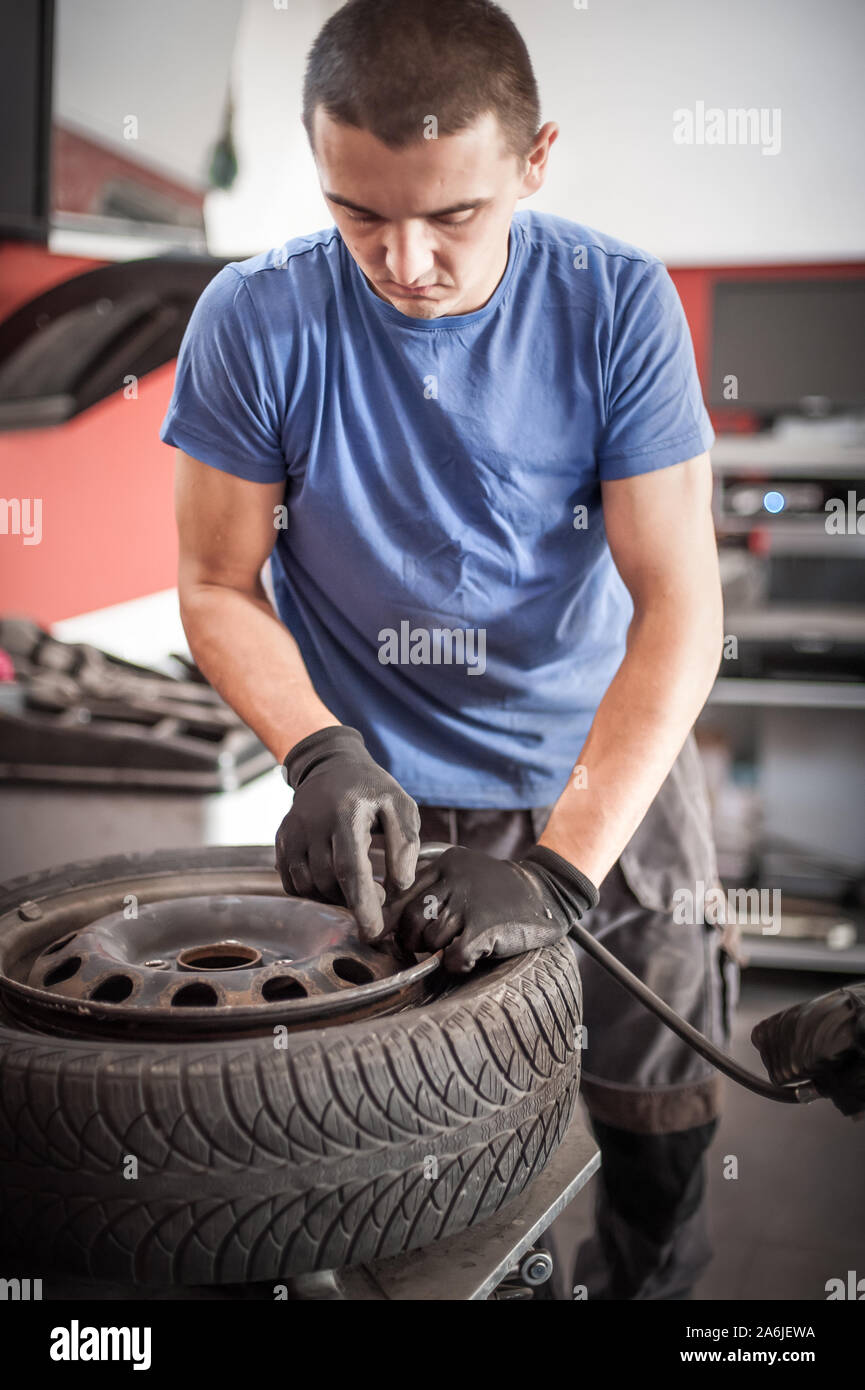 Car master mechanic vulcanizer pump the tire in auto vulcanizing and