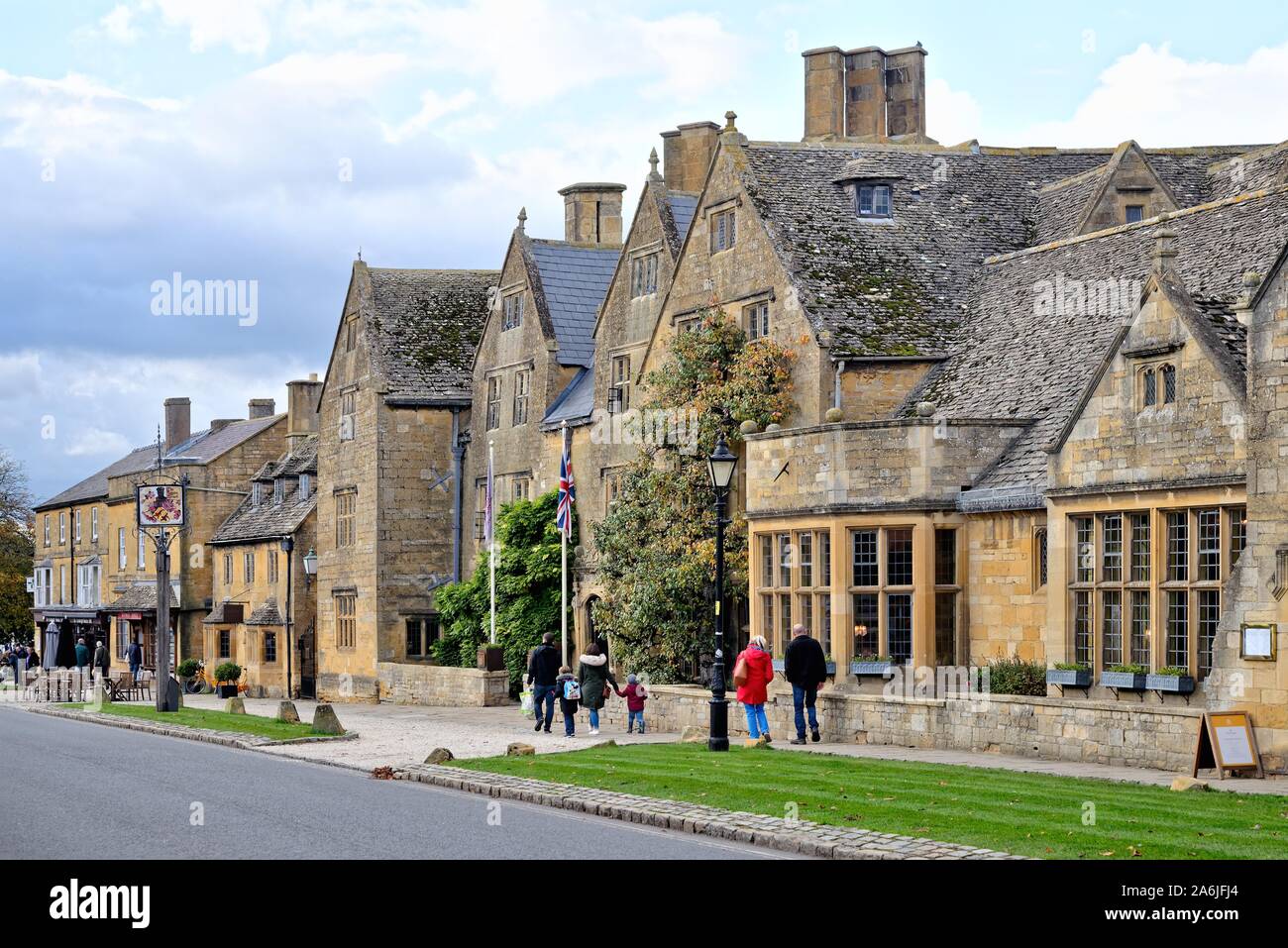 Exterior of the Lygon Arms 16th century coaching hotel, High Street Broadway Worcestershire England UK Stock Photo