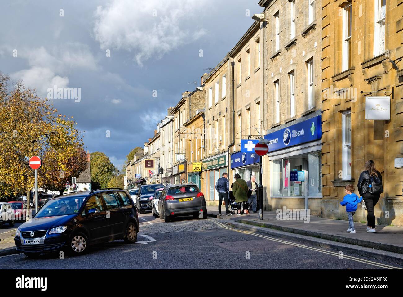 The High Street in Chipping Norton on a sunny autumnal day West Oxfordshire Cotswold Hills England UK Stock Photo