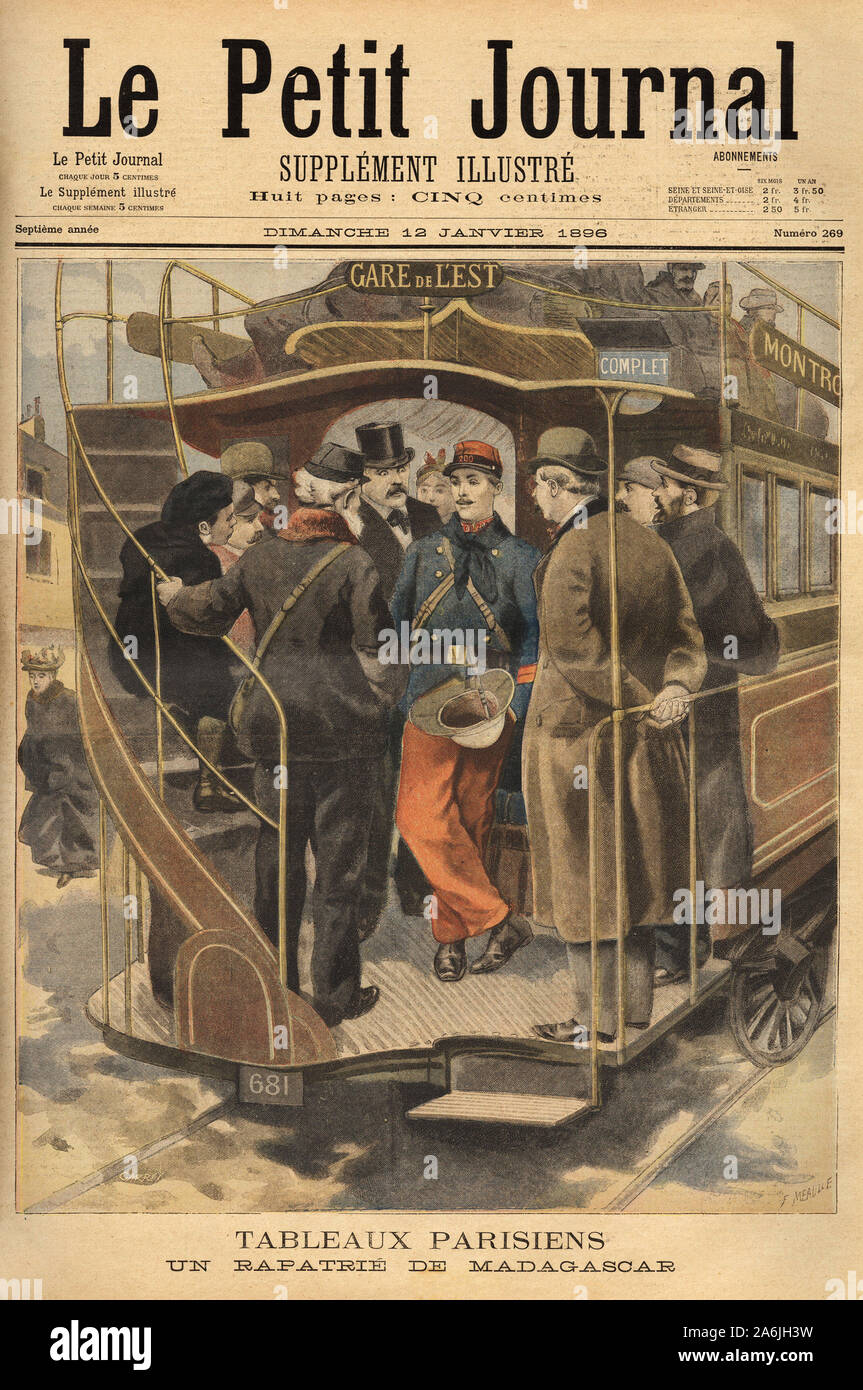 Un rapatrie de Madagascar sur la plate forme d'omnibus, cerne par la foule admirative. Gravure in 'Le petit journal' 26/01/1896. Collection de . . Stock Photo