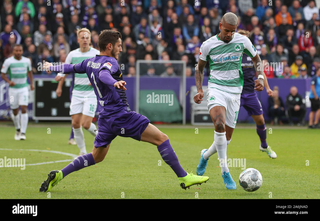 27 October 2019, Lower Saxony, Osnabrück: Soccer: 2nd Bundesliga, VfL Osnabrück - SpVgg Greuther Fürth, 11th matchday in the stadium at the Bremer Brücke. Osnabrück's Bashkim Ajdini (l) in the fight for the ball with Daniel Keita-Ruel (r) from Fürth. Photo: Friso Gentsch/dpa - IMPORTANT NOTE: In accordance with the requirements of the DFL Deutsche Fußball Liga or the DFB Deutscher Fußball-Bund, it is prohibited to use or have used photographs taken in the stadium and/or the match in the form of sequence images and/or video-like photo sequences. Stock Photo
