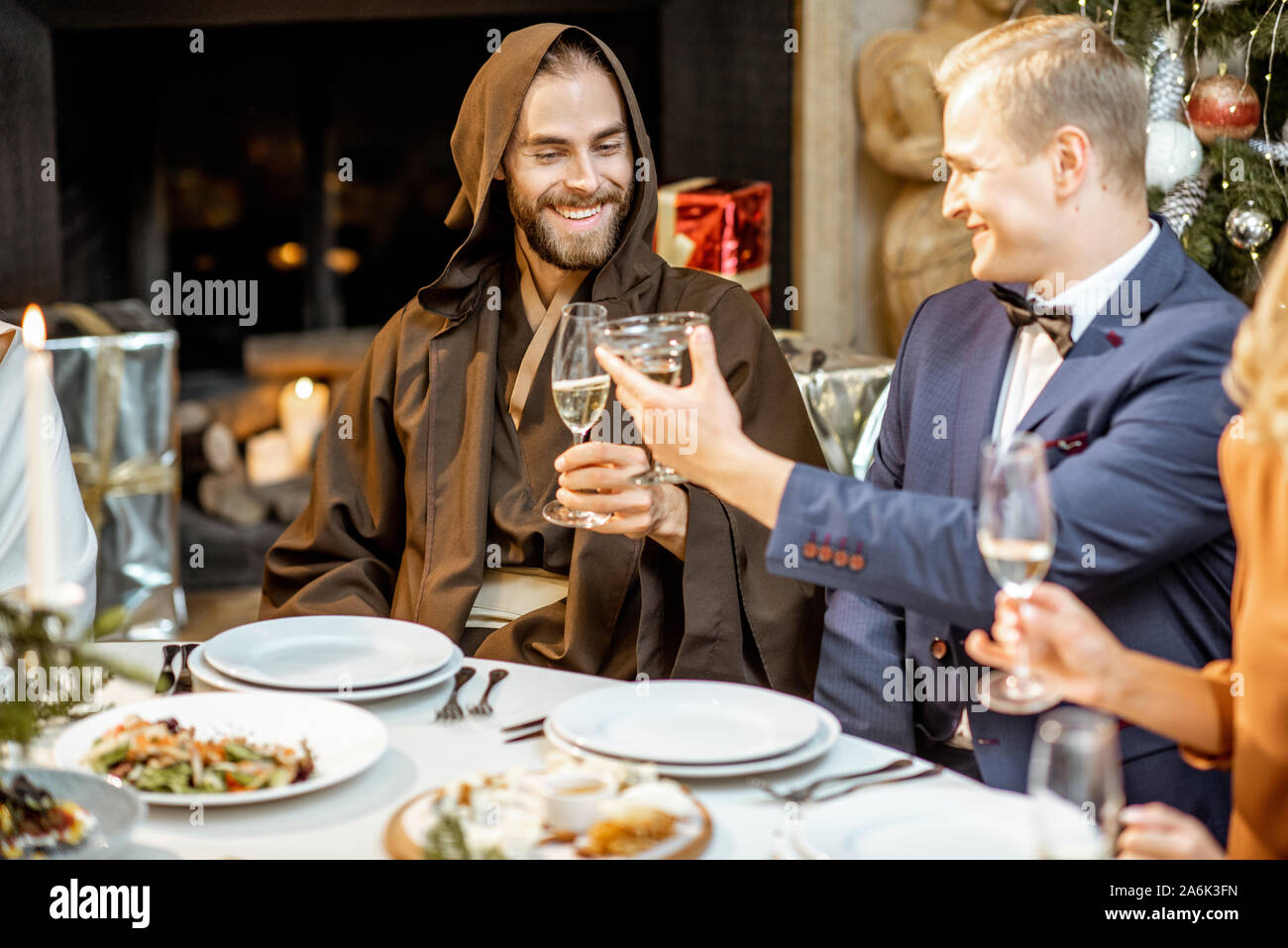 Rich people dinner party hi-res stock photography and images - Alamy