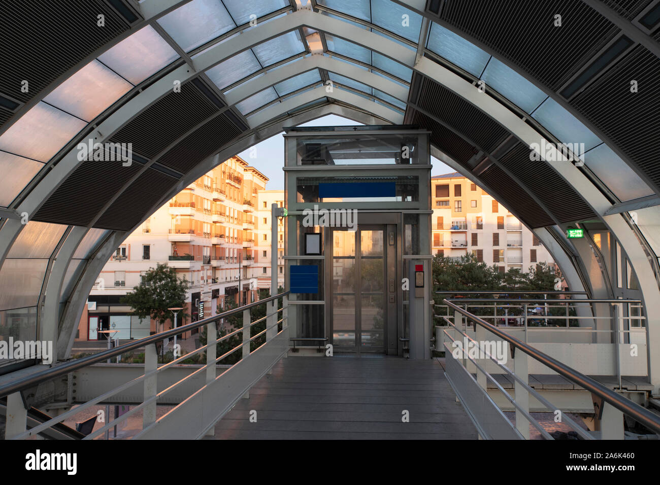 Elevator paris hi-res stock photography and images - Page 3 - Alamy