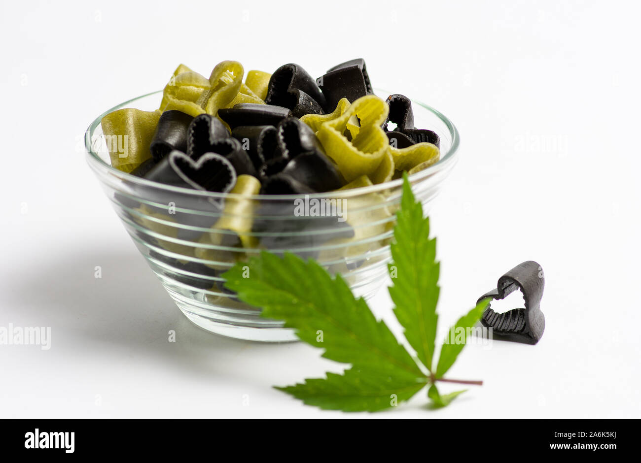 https://c8.alamy.com/comp/2A6K5KJ/green-pasta-and-marijuana-leaves-isolated-on-white-2A6K5KJ.jpg
