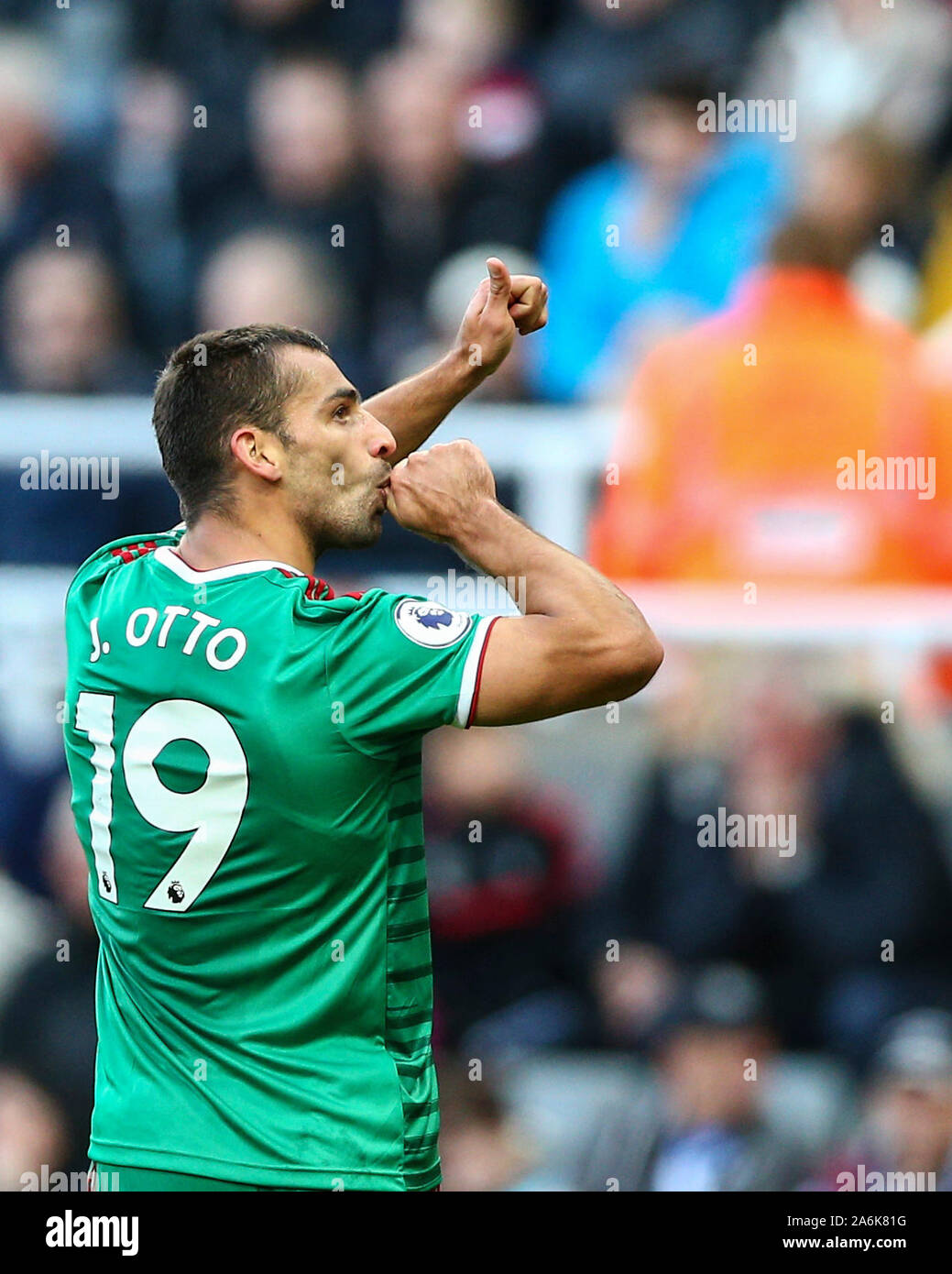 Newcastle Uk 27th Oct 2019 English Premier League Football Newcastle United Versus Wolverhampton Wanderers Jonny Of Wolverhampton Wanderers Salutes The Wolves Supporters After He Equalises In The 73rd Minute To Make It