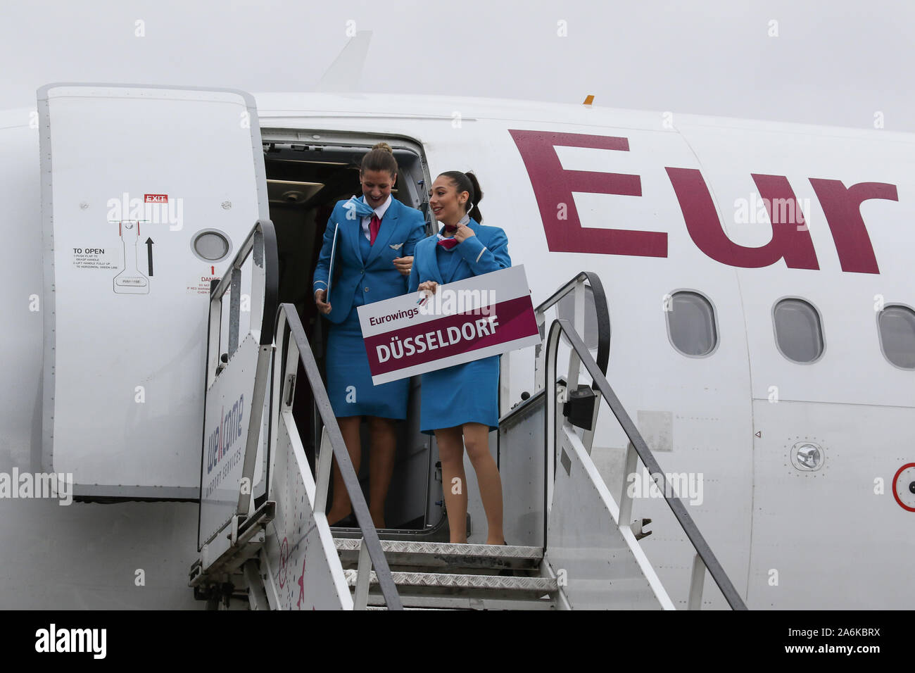 Page 3 Flight Attendants Airport High Resolution Stock Photography And Images Alamy