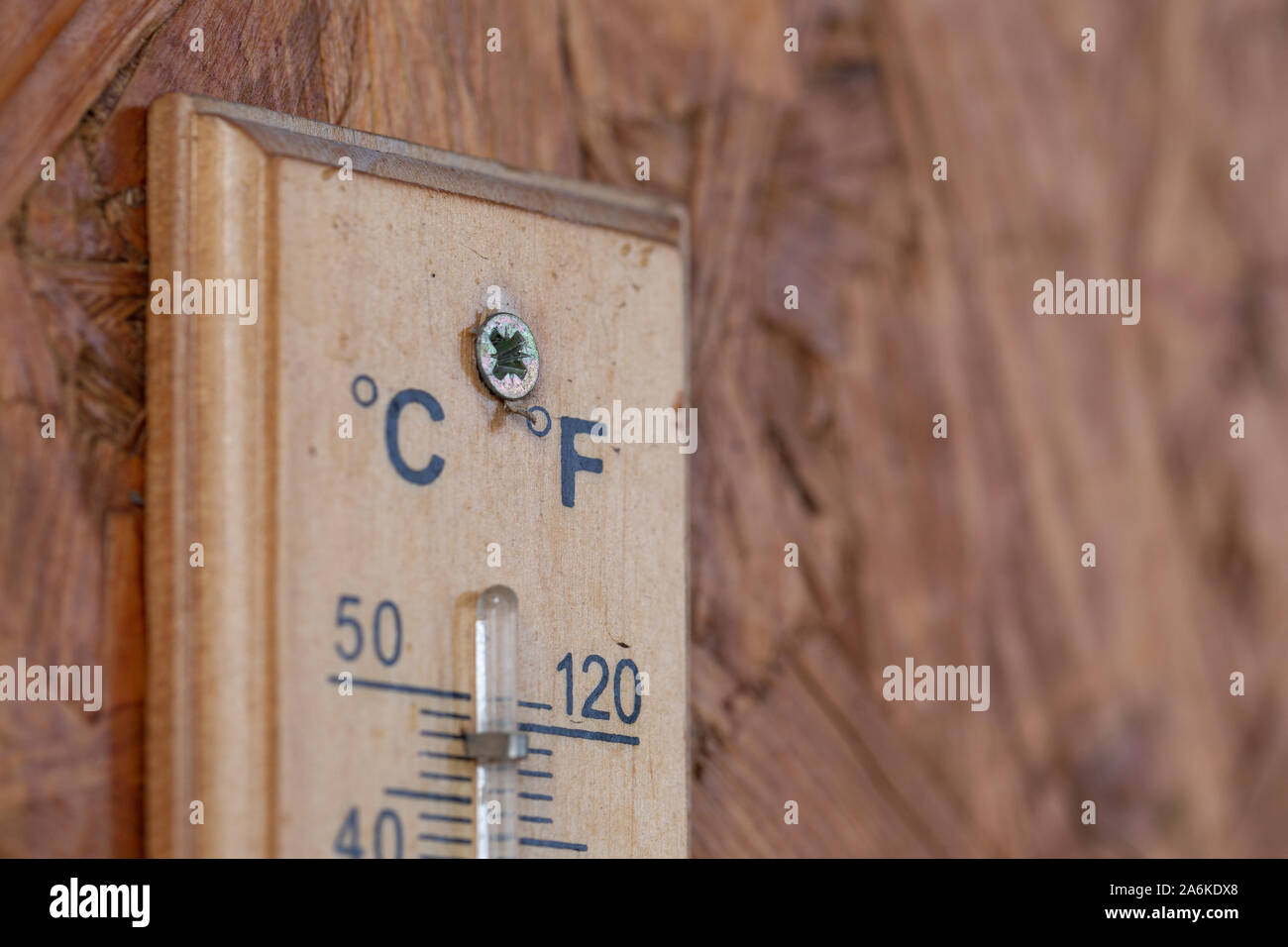 https://c8.alamy.com/comp/2A6KDX8/heat-temperature-thermometer-on-the-wooden-wall-outside-the-house-2A6KDX8.jpg