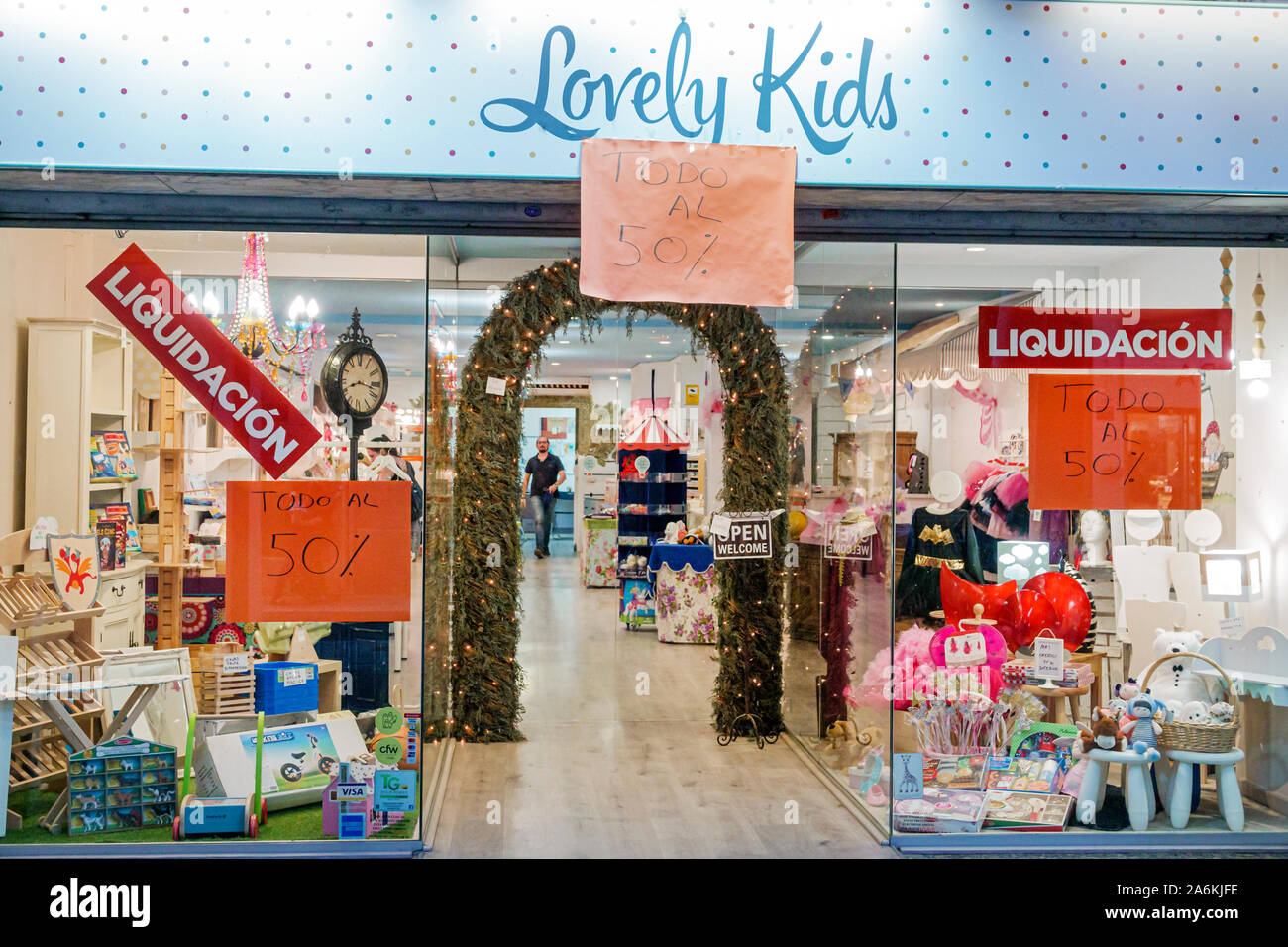 Toys shop exterior hi-res stock photography and images - Alamy