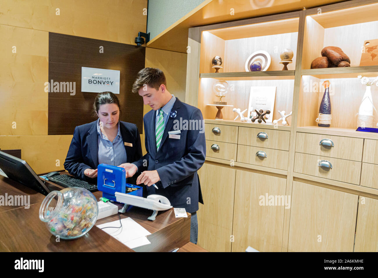 Marriott front desk hires stock photography and images Alamy