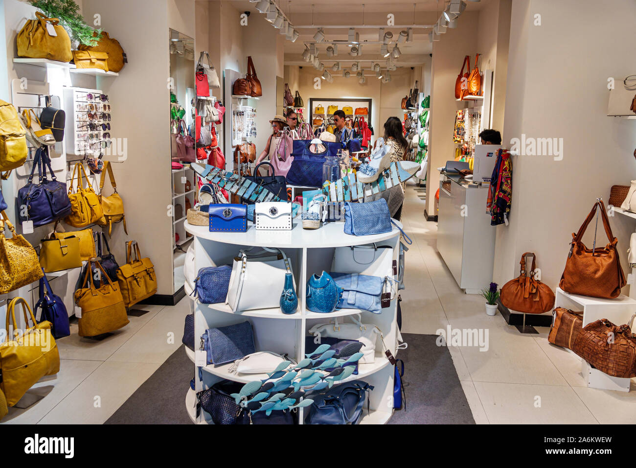 Discount handbags store hi-res stock photography and images - Alamy