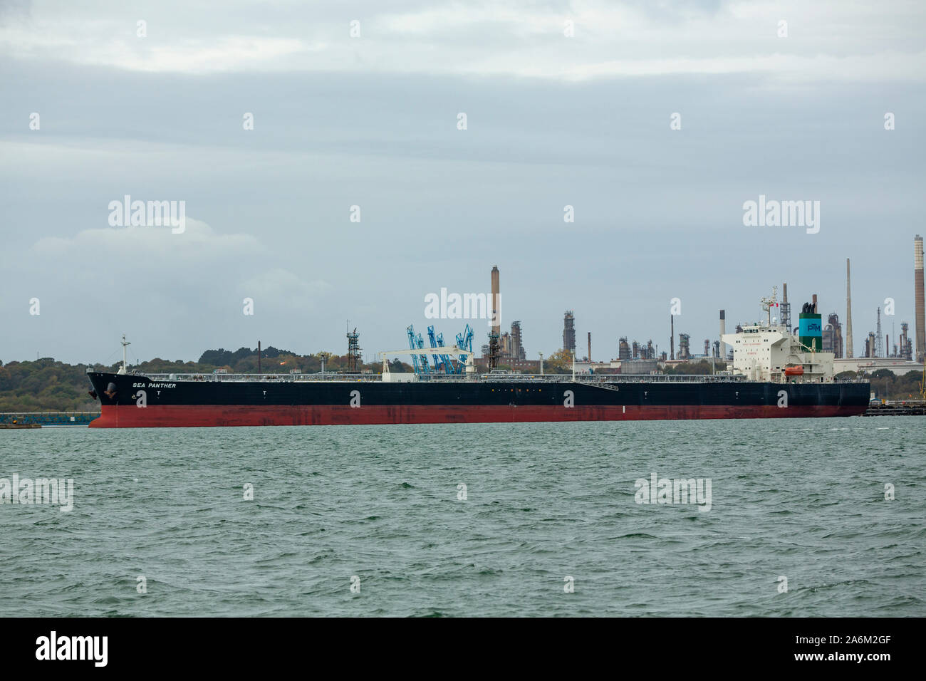Super tanker Sea Panther birthed alongside the oil refinery at Fawley on Southampton water. Stock Photo