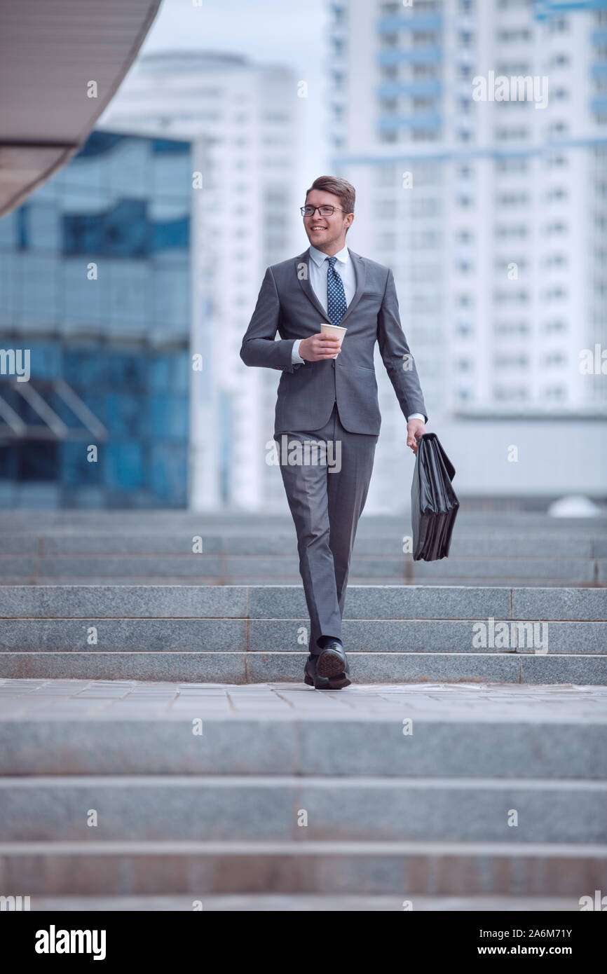 business man walking down the street of a big city Stock Photo - Alamy