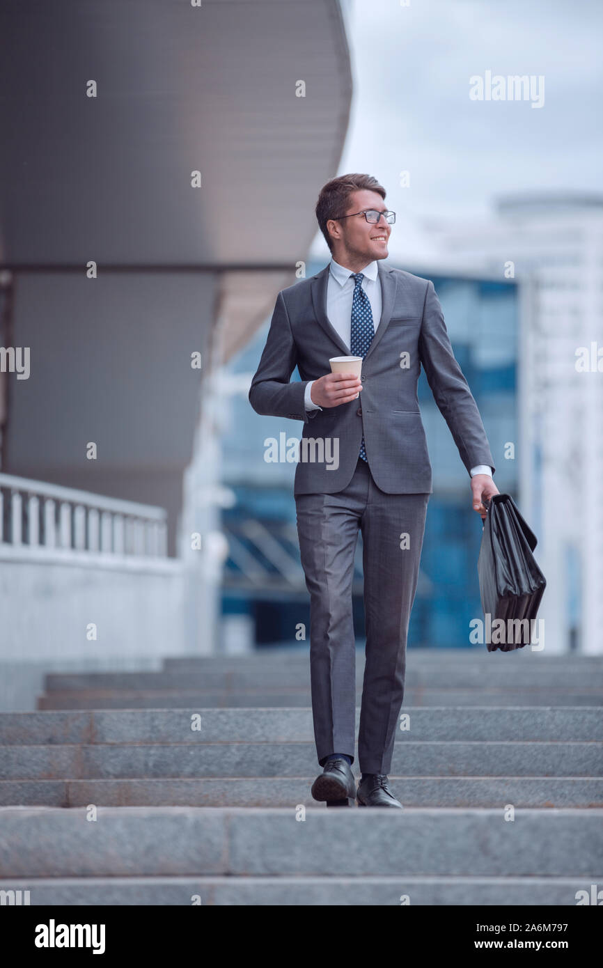 business man walking down the street of a big city Stock Photo - Alamy