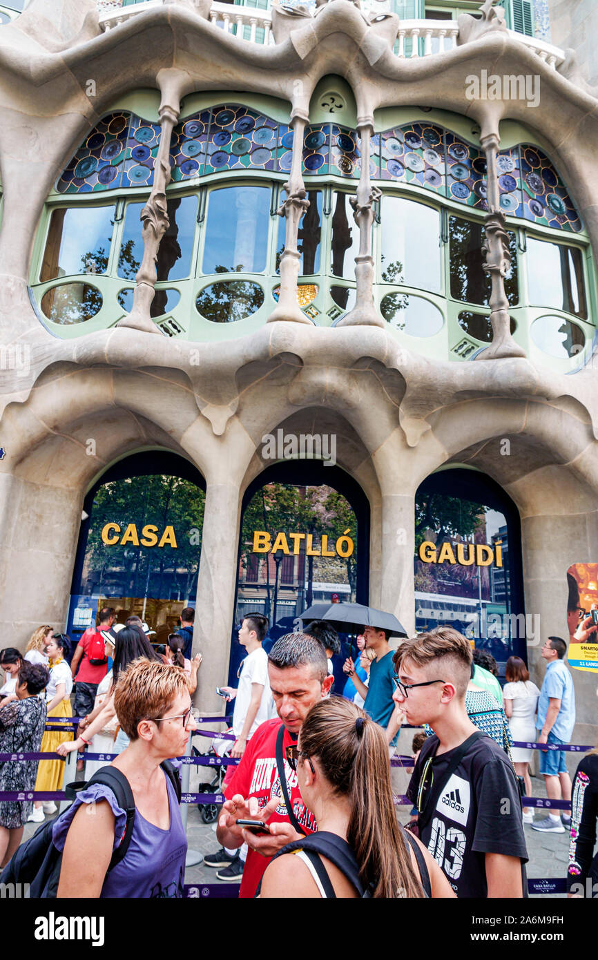 Barcelona Spain,Catalonia Passeig de Gracia,Casa Batllo,exterior,modernist architecture,by Antoni Gaudi,landmark,man,woman,teen,boy,girl,family,ES1909 Stock Photo