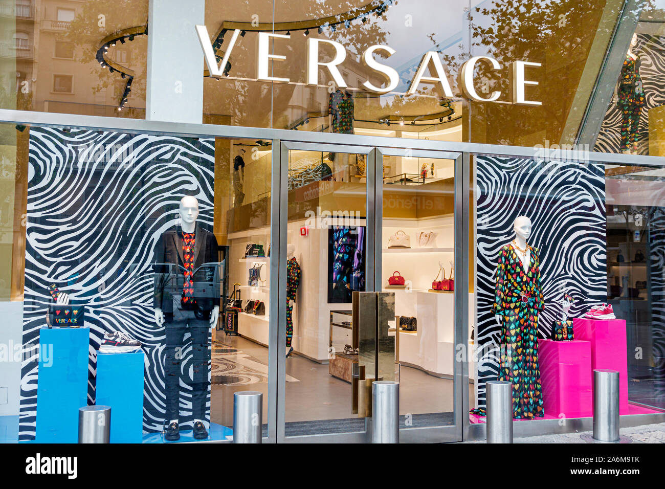 Versace de hi-res stock photography and images - Alamy