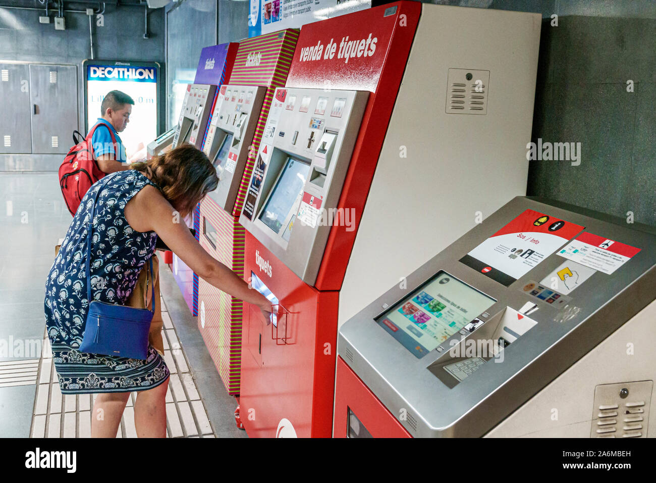 Barcelona Spain,Catalonia Les Corts,Avinguda Diagonal,Autoritat del Transport Metropolita ATM,Metro,Maria Cristina station,fare ticket vending machine Stock Photo