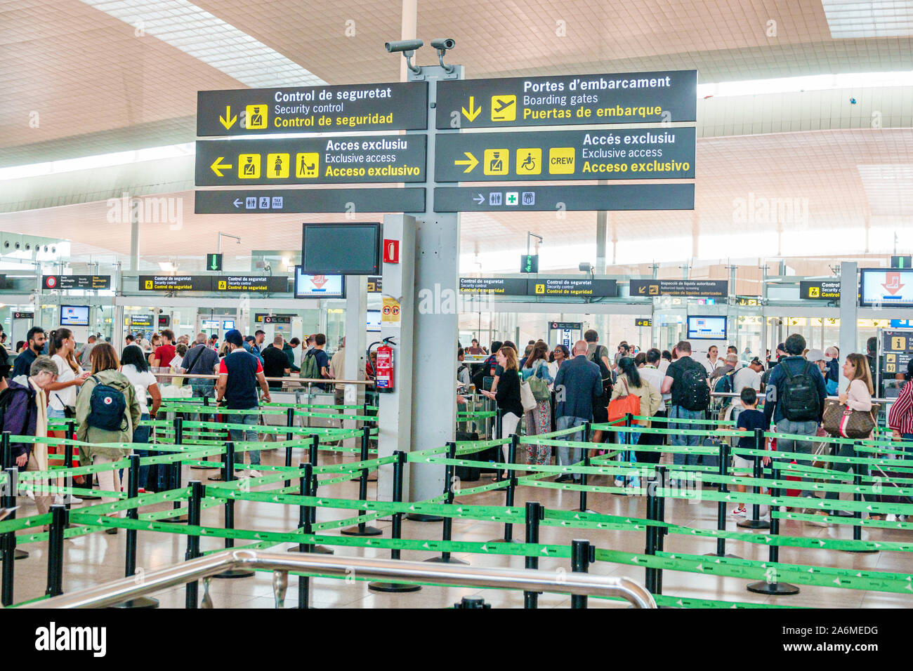 Barcelona Spain,Catalonia Barcelona-El Prat Josep Tarradellas Airport BCN,terminal T1,security screening checkpoint,line queue,passengers,inside,ES190 Stock Photo