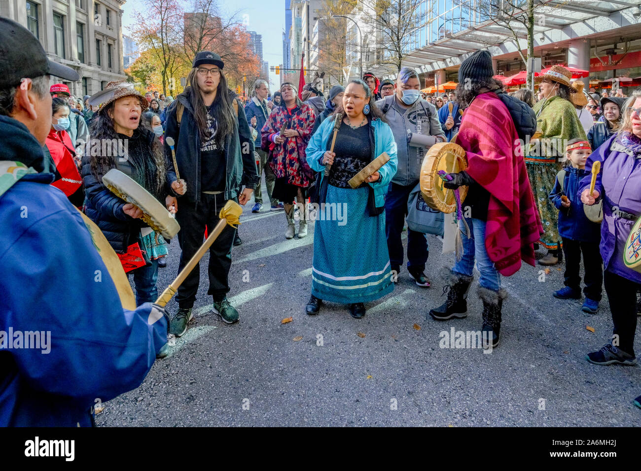 Drum circle hires stock photography and images Alamy