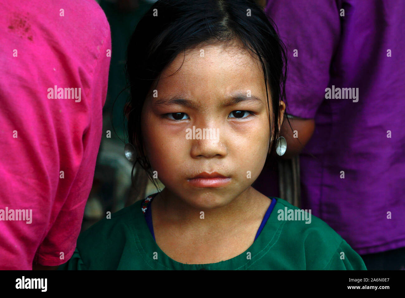 https://c8.alamy.com/comp/2A6N0E7/a-little-girl-from-the-ethnic-murong-also-mro-or-mru-community-in-lama-bandarban-bangladesh-july-29-2010-2A6N0E7.jpg