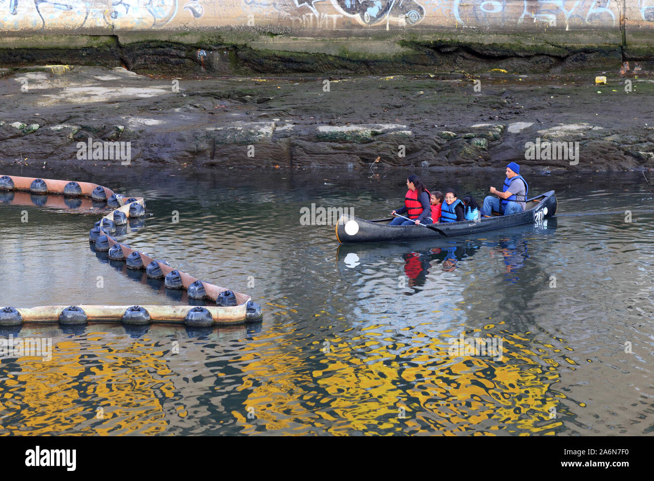 Bronx river canoe hires stock photography and images Alamy