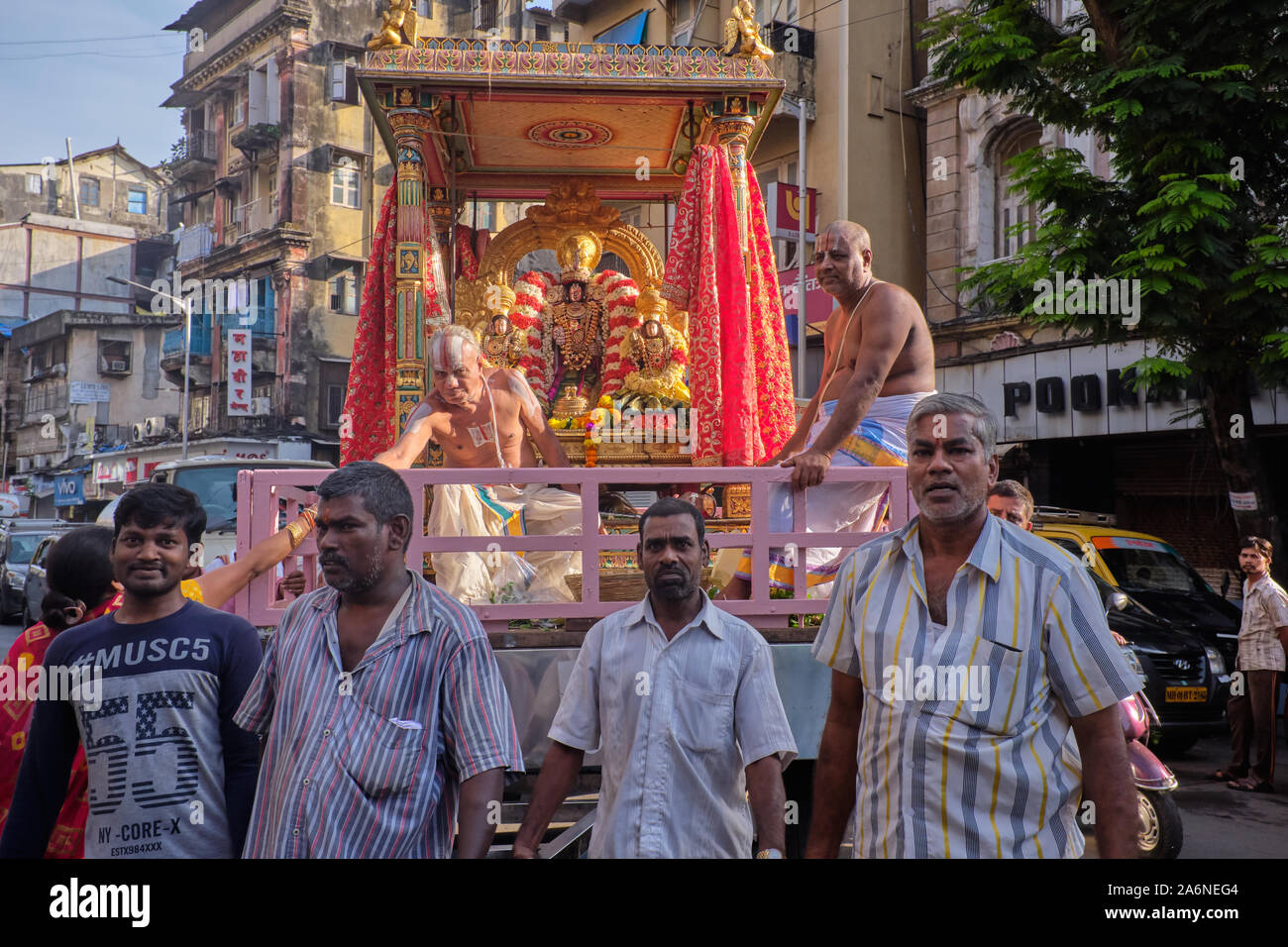 DHARMO RAKSHATI RAKSHITAHA: TTD Tirumala Sri Venkateswara Swamy Brahmotsavam  Photos 2014 | Lord hanuman wallpapers, Lord vishnu wallpapers, Lord krishna  wallpapers