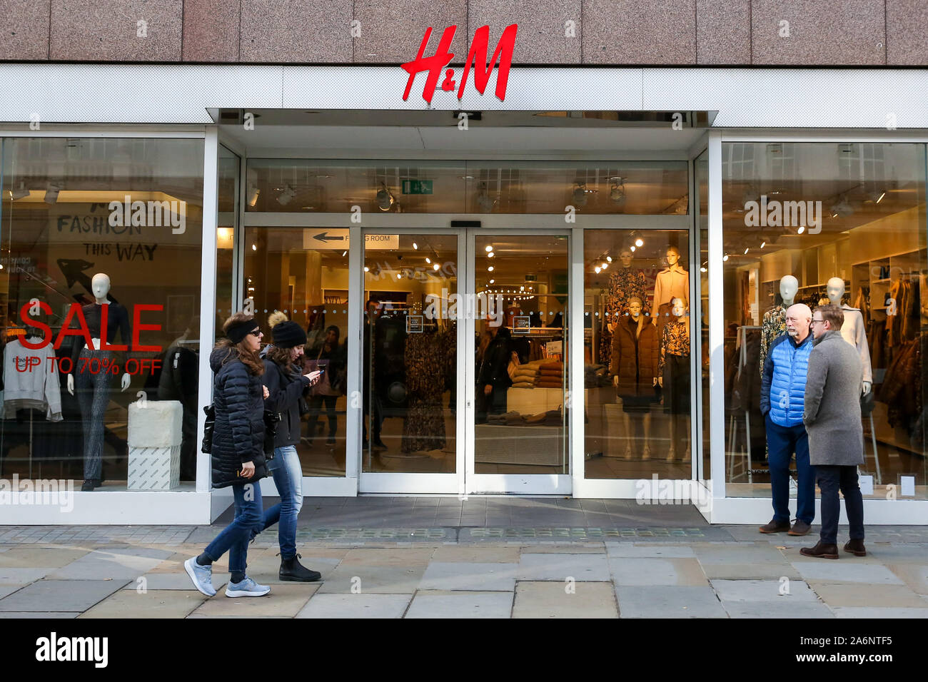 H&m logo shop hi-res stock photography and images - Page 2 - Alamy