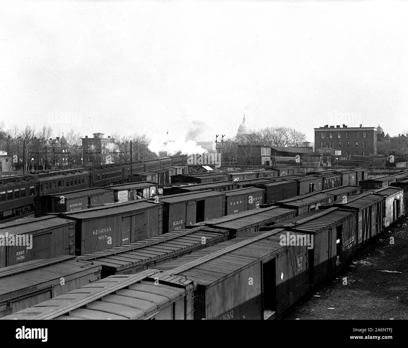 Railroad yards hi-res stock photography and images - Alamy