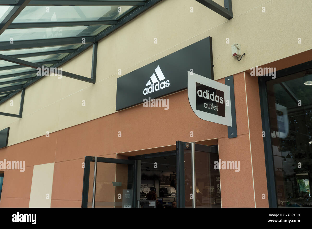 Adidas logo icon sign hi-res stock photography and images - Alamy