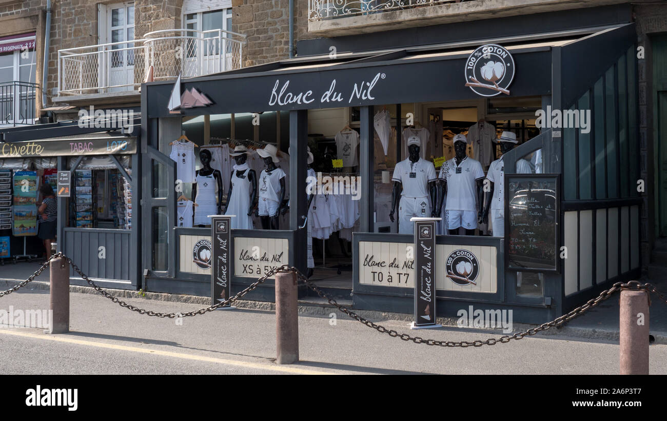 Clothing in France Blanc du Nil (white from Nil in french) full shop