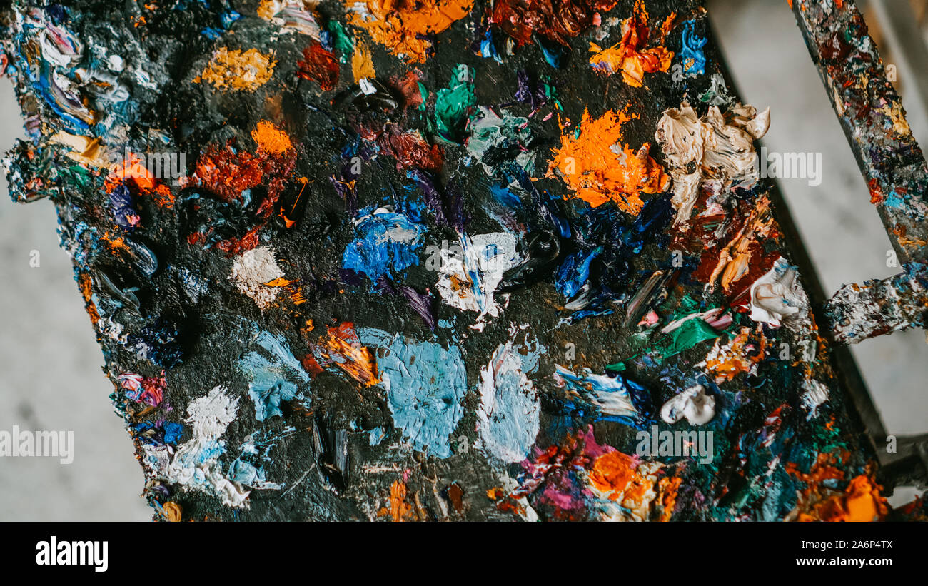 Artist teaching student paint hi-res stock photography and images - Alamy