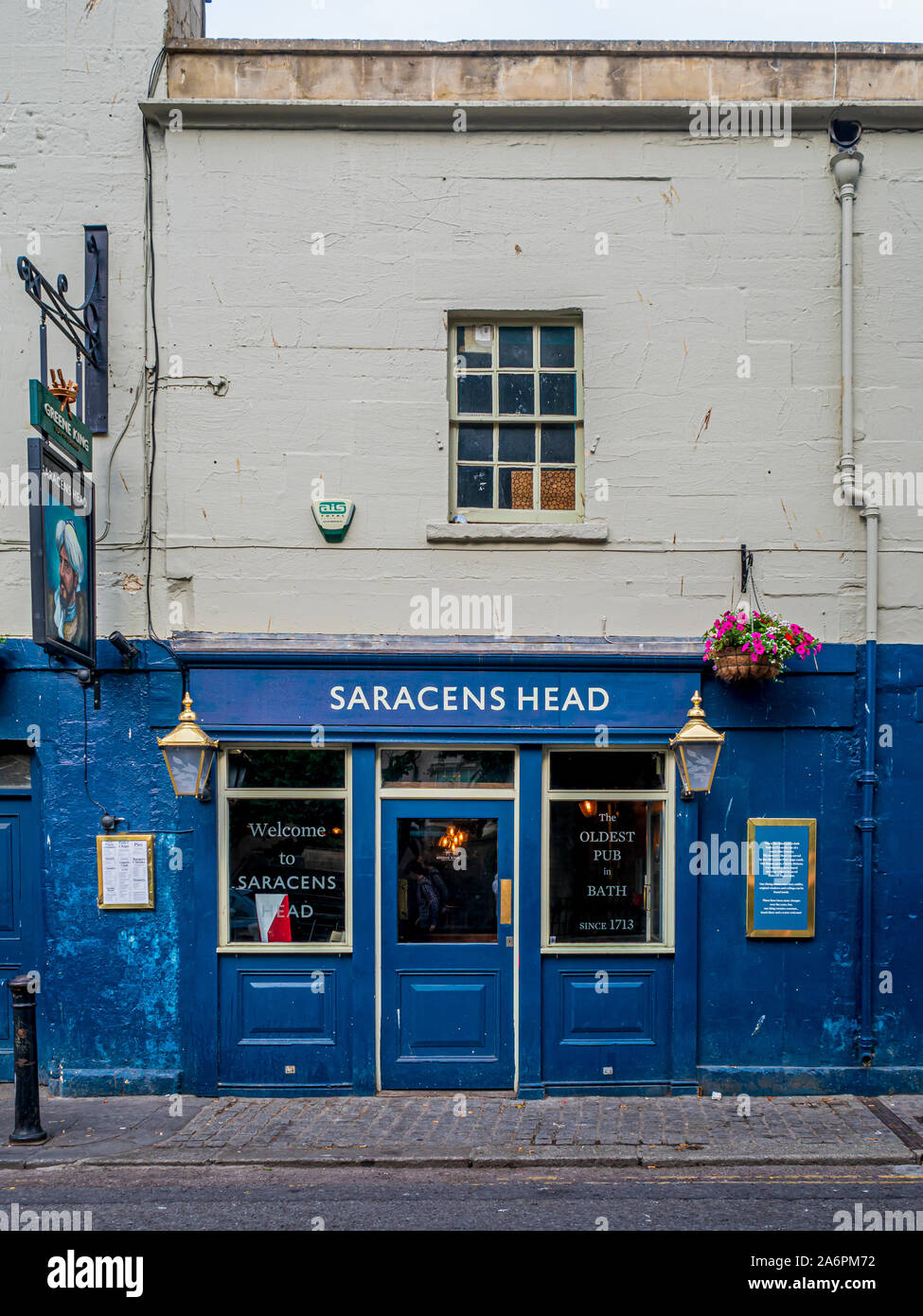 Saracens Head, the oldest pub in Bath built in 1713. Charles Dickens is reputed to have stayed here and written Pickwick Papers. Bath, Somerset. UK Stock Photo