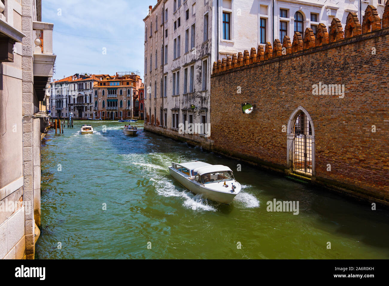 Venice boat hi-res stock photography and images - Alamy