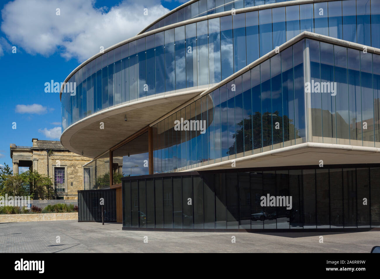 The modern architecture of the Blavatnik School of Government in Walton Street, Oxford designed by Swiss architects Herzog & de Meuron Stock Photo