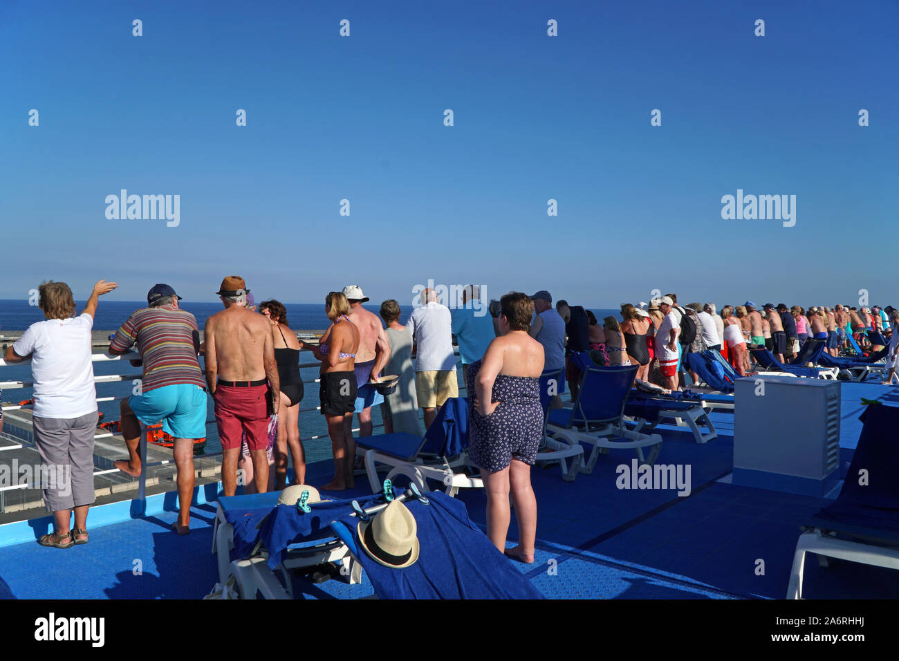 Wave goodbye hi-res stock photography and images - Alamy