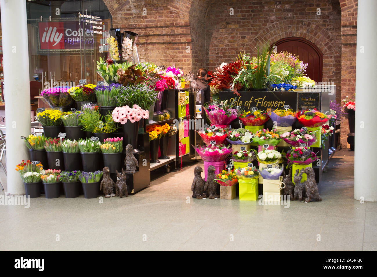 Flower stall in Railway Station Stock Photo Alamy